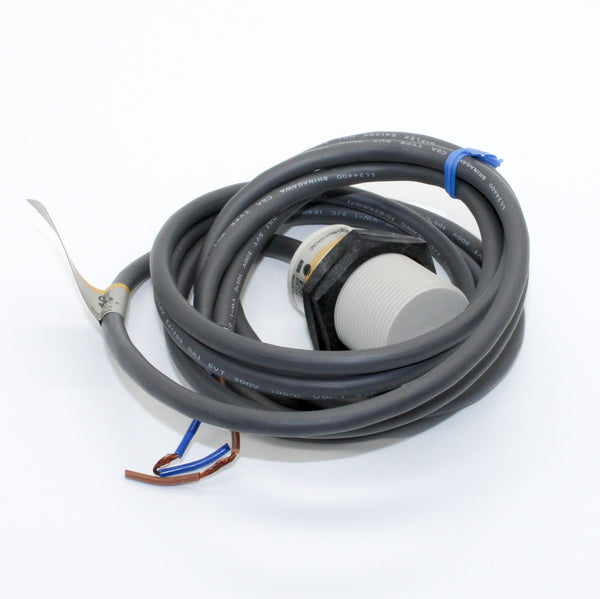 Omron Automation E2F-X10Y2-US Inductive NC 1.5cm 24V to 240V Proximity Sensor