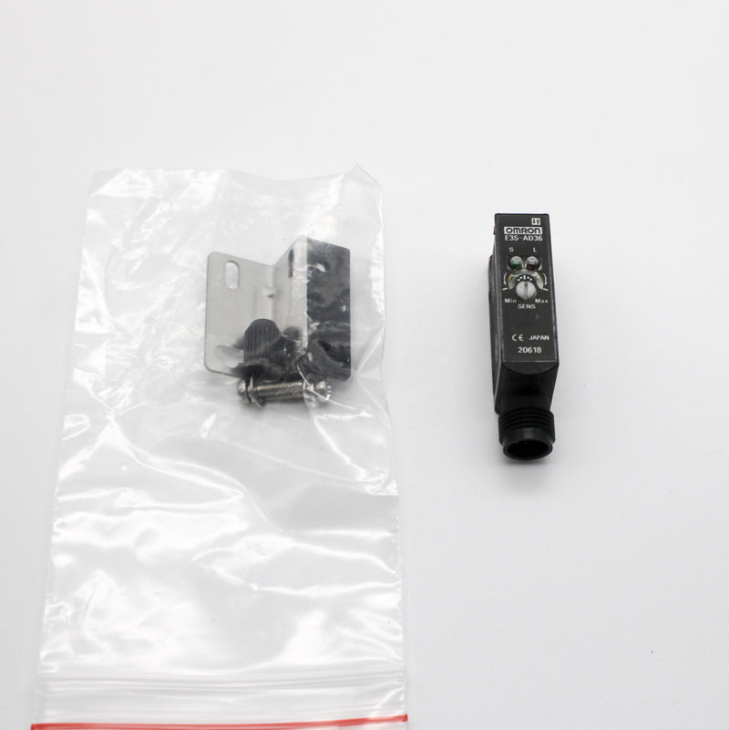Omron Automation E3S-AD36 PNP Output Reflective/Diffuse Optical Sensor