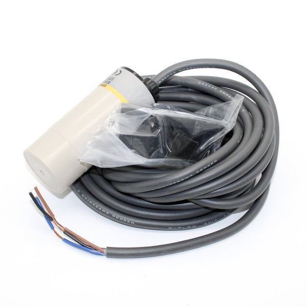 Omron Automation E2K-C25MF1 5M Adjustable Capacitive Pre-Wired Proximity Sensor